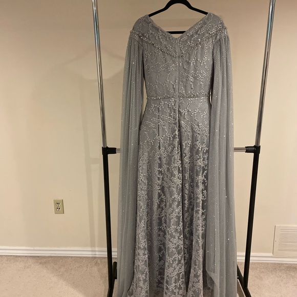 Luxury Princess dress, suitable for engagement, silver gray , size 42, worn once - Picture 5 of 9